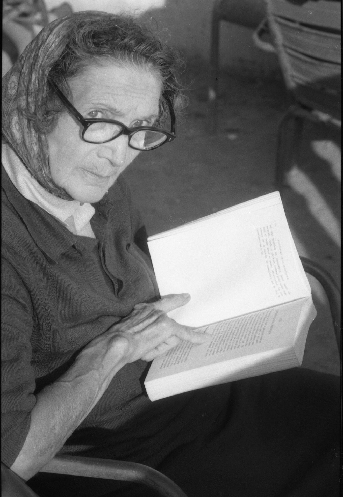 Anziana lettrice